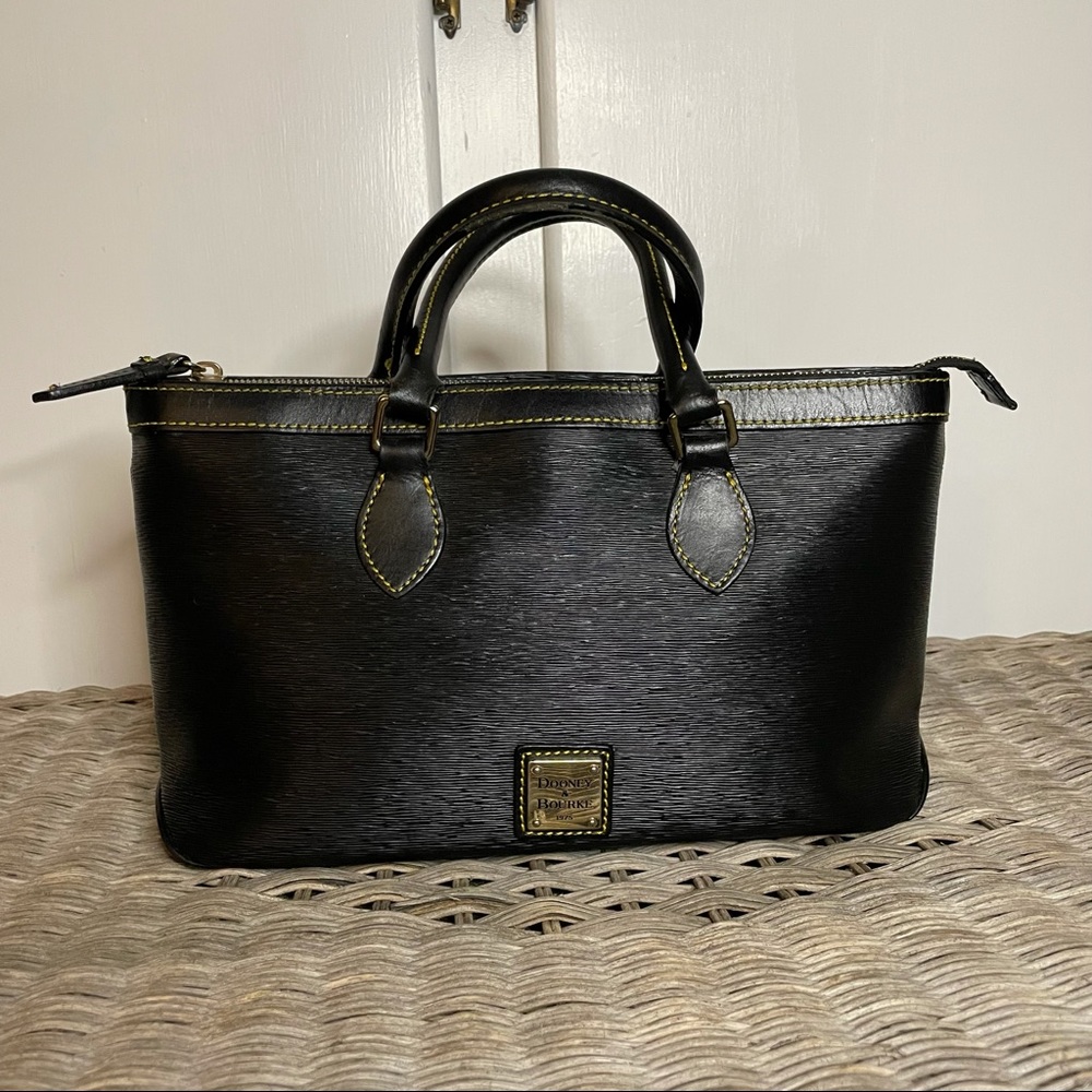 Dooney and Bourke Saffiano small purse🖤